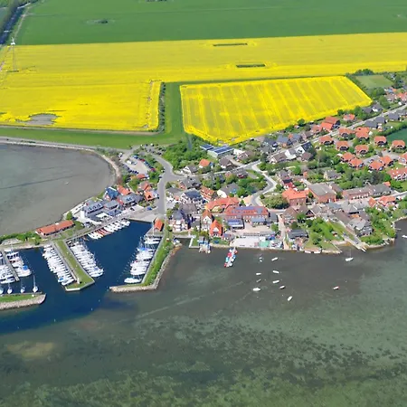 Ort Lemkenhafen Segler Fehmarn